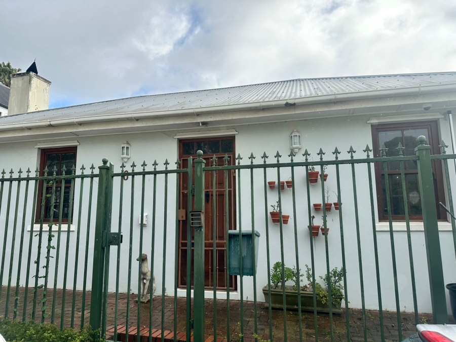 To Let 3 Bedroom Property for Rent in Wynberg Upper Western Cape